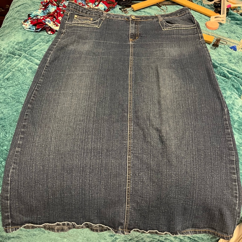 Stretch denim skirt